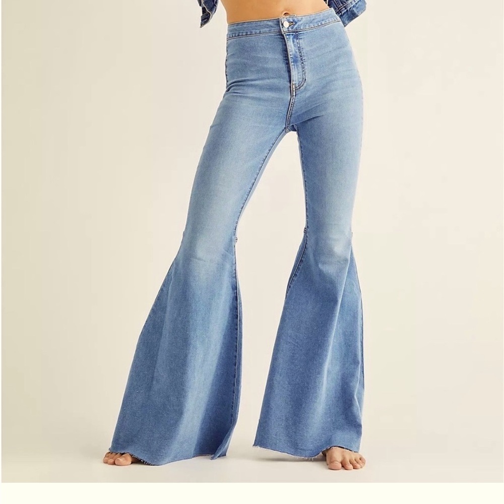 We The Free Dramatic Bell bottom flare jeans Just Float On Flare Jeans Size 25